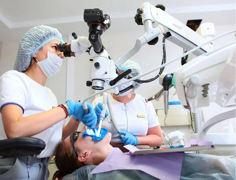 Микроскопная стомотология